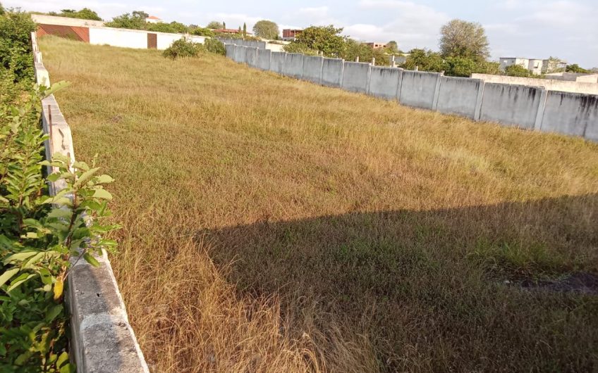 2 terrenos a venda na zona verde, 1200 metros quadrados fechado c tanque